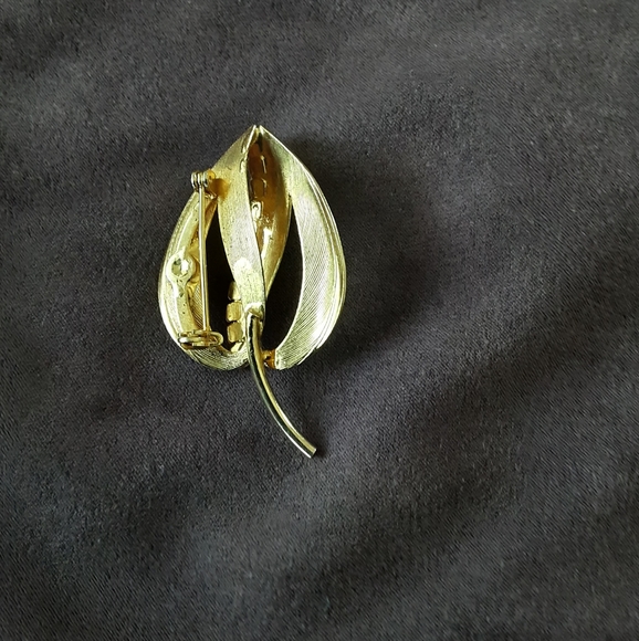 VTG GRANNYCORE GOLD TONE AUSTRIAN RUBY CRYSTAL LEAF BROOCH - Picture 4 of 4